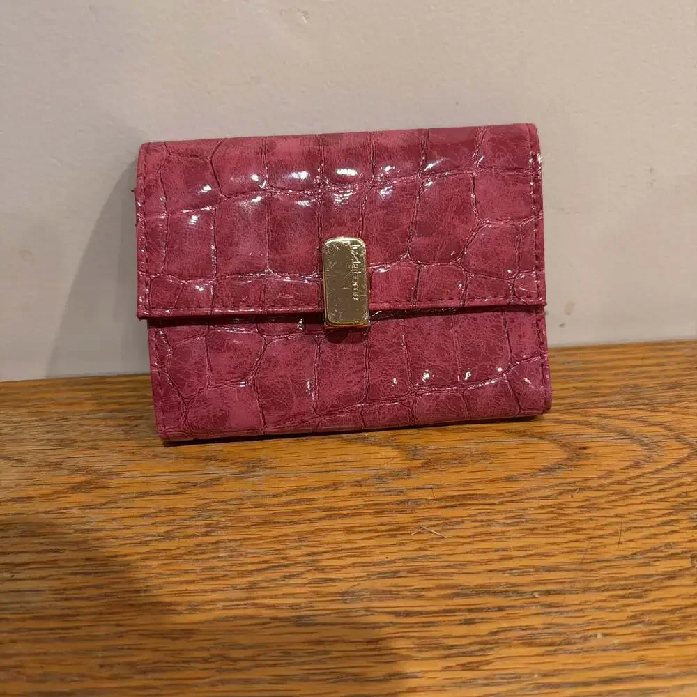 Liz Claiborne Wallet -‎ Faux Crocodile pattern dark pink.